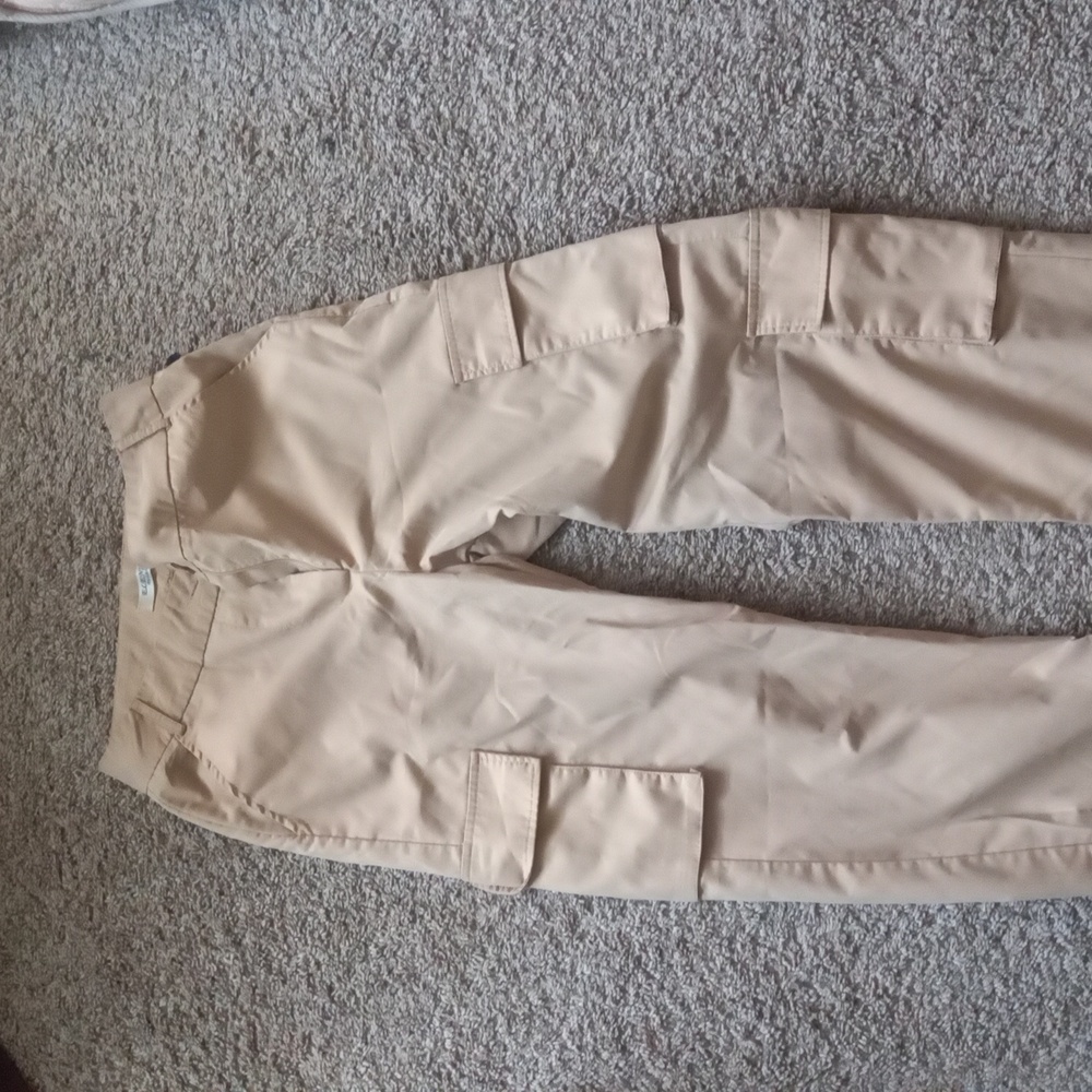 Women's Tan Cargo Capris